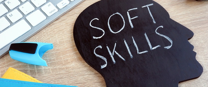 Soft Skills ist auf einer Kreidetafel geschrieben
